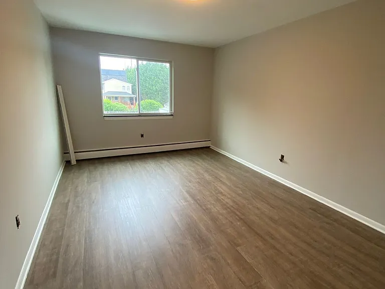 1118 Lafayette Ave — Photo 3