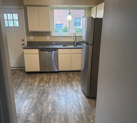 3rd image of 1305 Catalpa Dr #1305