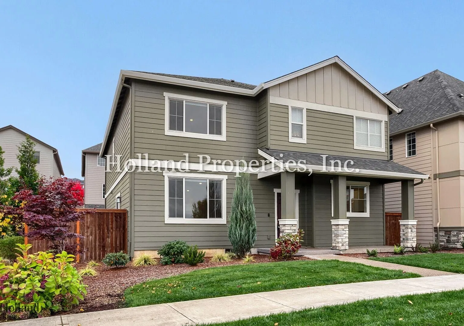 Spacious 5-Bedroom Wilsonville Home with A/C, Green-Space Views & Private Yard — Photo 2
