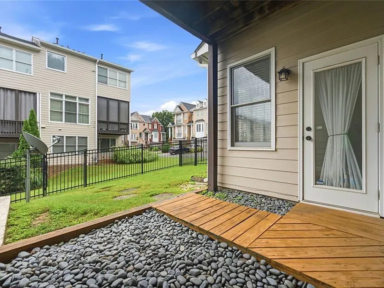 319 Creekbank Way SE — Photo 34