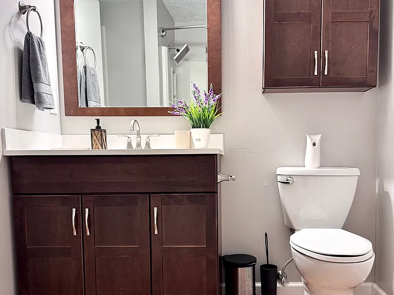 Second full bath prior to floor renovation (replaced with tile).