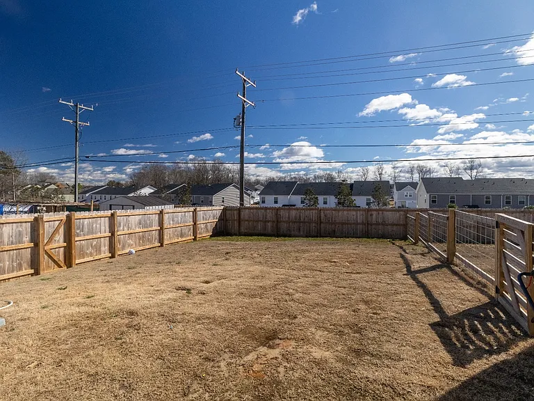 211 Chesley Dr — Photo 7