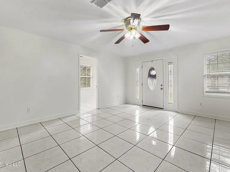 633 Keller St — Photo 17