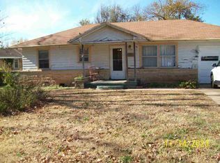 2104 John St, Ponca City, OK 74601