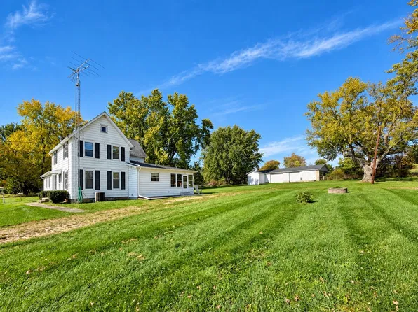 8223 E Creek Rd, Janesville, WI 53546