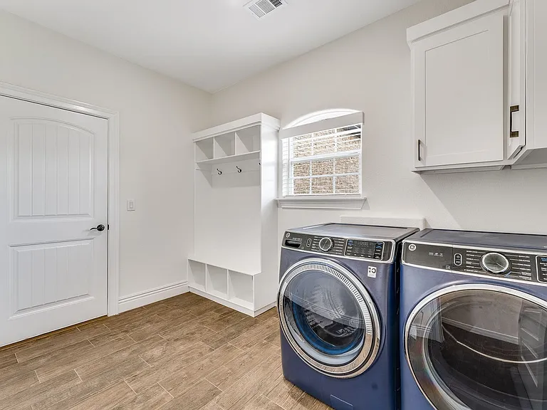 1100 Brandon Way — Photo 24