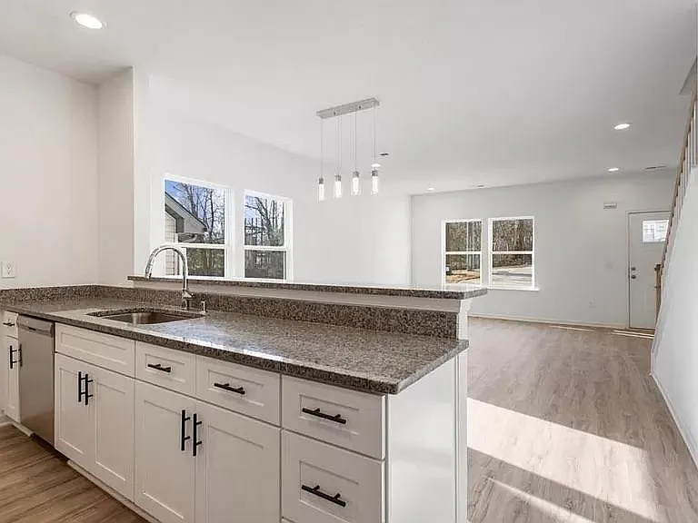35 Marble St — Photo 8