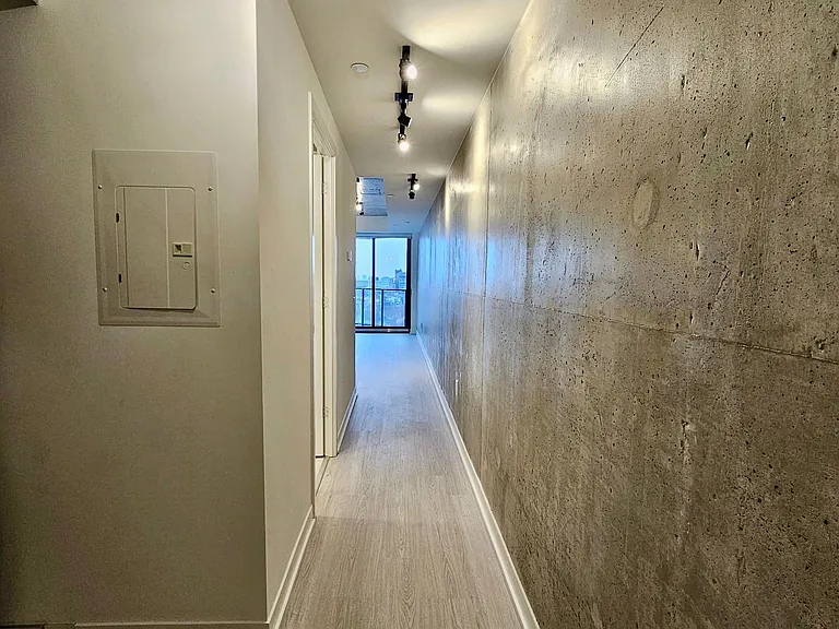195 McCaul St #1412 — Photo 3