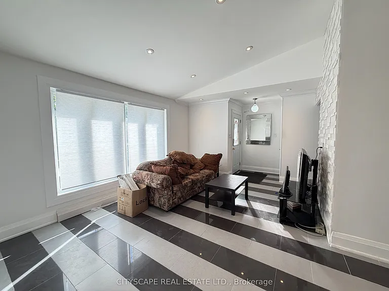 135 Bonham Blvd #UPPER — Photo 40