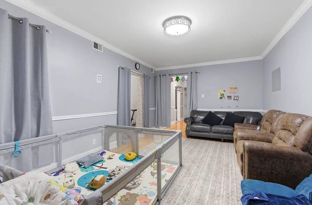 2 bed, 1200 sqft, $2,000 — Photo 3