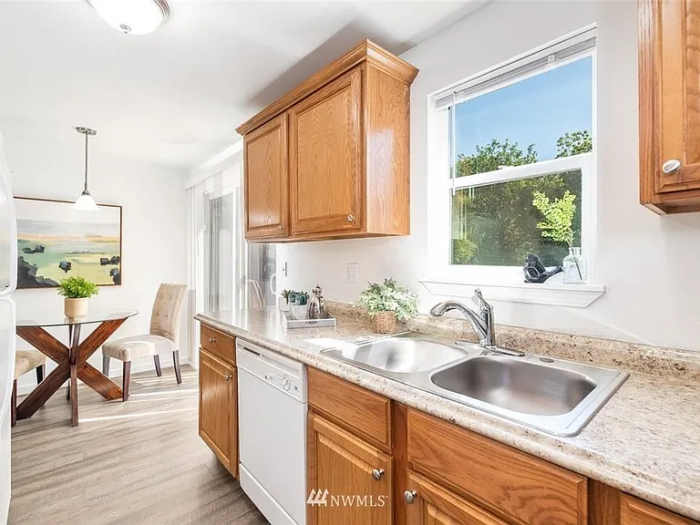 1744 N Rainier Ave — Photo 12