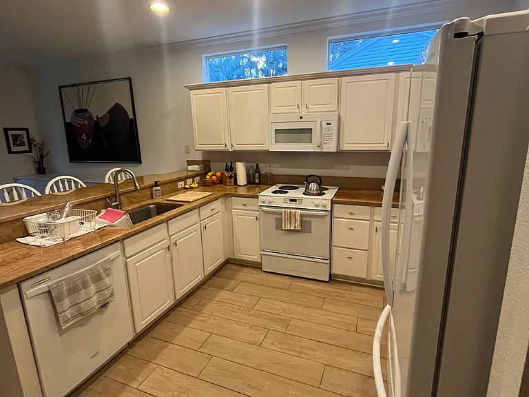 93 Coburn Dr W — Photo 11