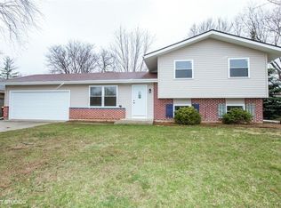 54 Berkshire Dr, Crystal Lake, IL 60014