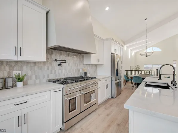 2216 Alanhurst Dr, Henderson, NV 89052