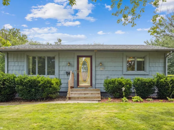 1704 Rainbow Dr, Marshalltown, IA 50158