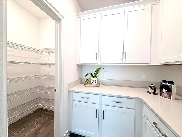 1307 Broward Dr — Photo 16