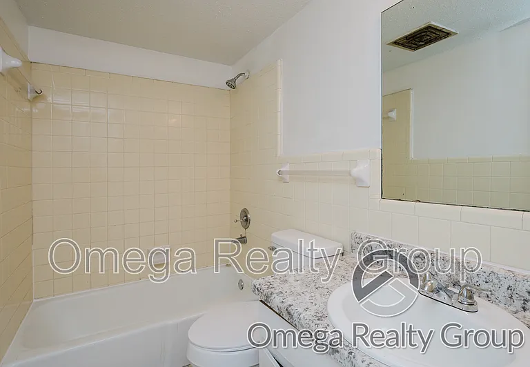 South Court Apartments — Photo 30