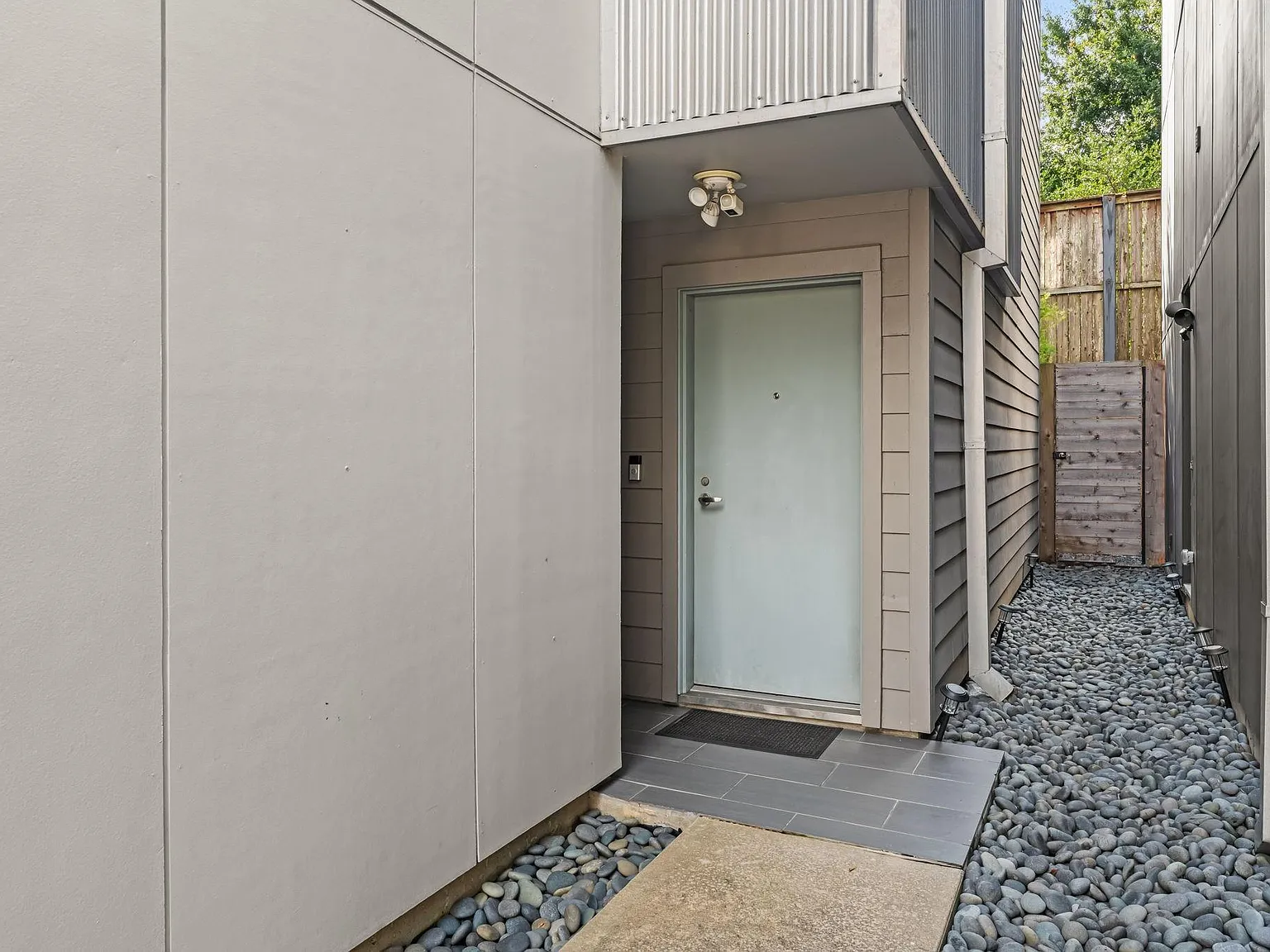 2 bed, 2.5 bath, 1981 sqft, $4,500 — Photo 2