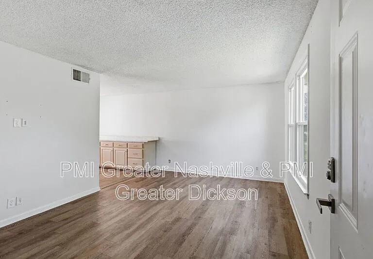 704 McPherson Dr — Photo 3