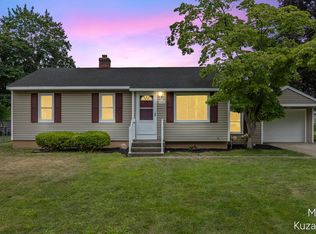 3901 Suburban Shores Dr NE, Grand Rapids, MI 49525