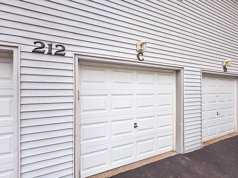212 Amherst Ct #C — Photo 45