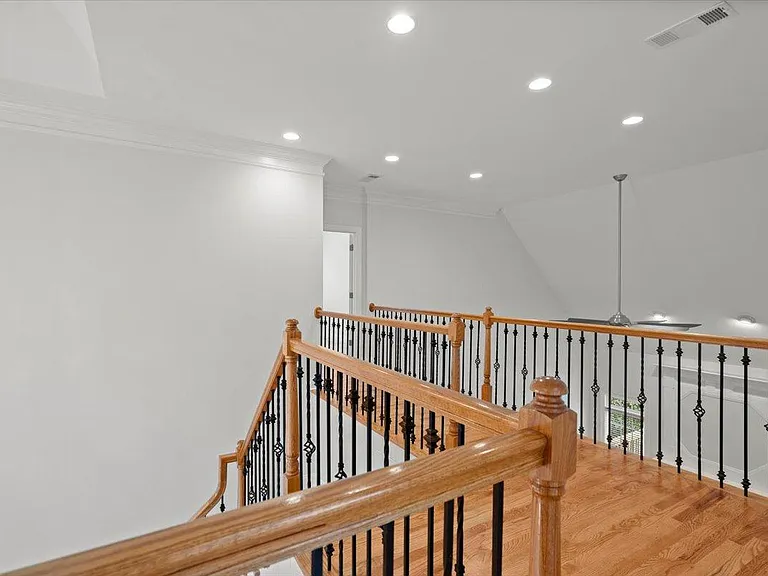 875 Wescott Ln — Photo 43