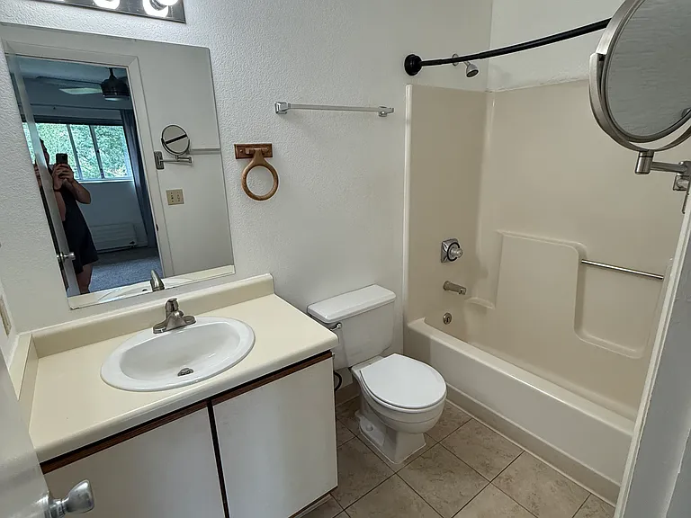 In Suite bathroom for bedroom 1