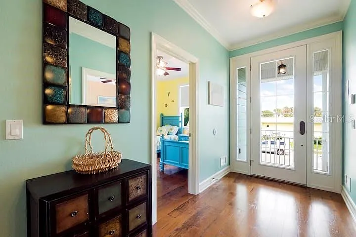 3 bed, 3.5 bath, 2048 sqft, $9,000 — Photo 3