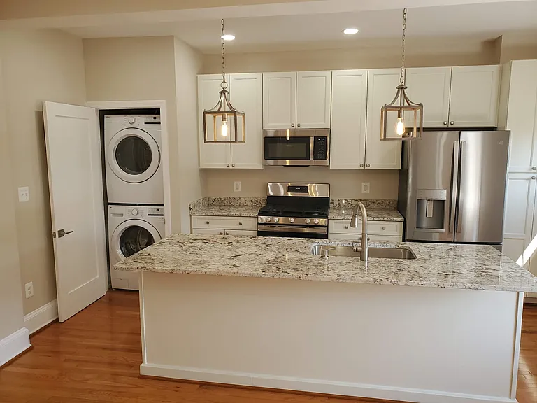 901 W University Pkwy #4C — Photo 2