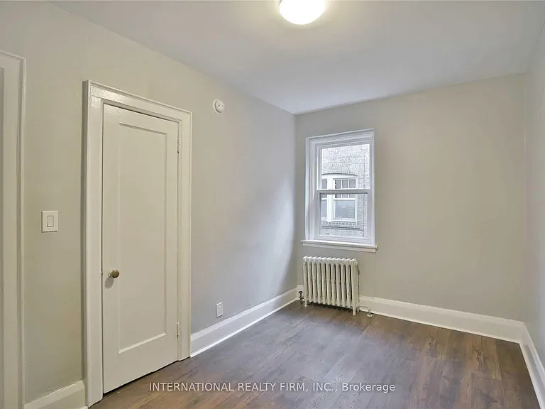1094 College St #11 — Photo 7