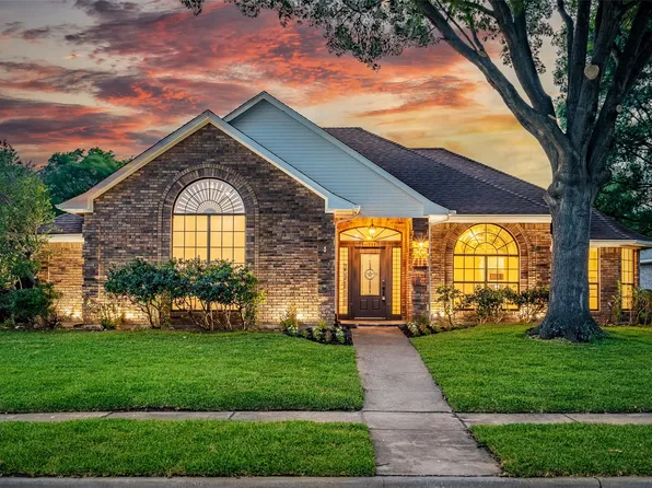 2117 Rolling Oak Ln, Garland, TX 75044
