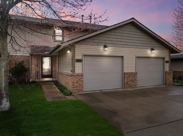 830 Moore Dr, Chelsea, MI 48118