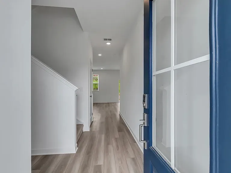 168 E Millbrook Dr — Photo 4