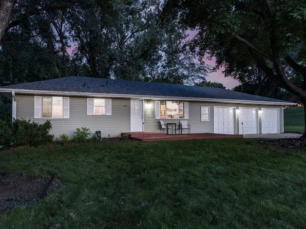 1515 Woodhill Rd, Burnsville, MN 55337