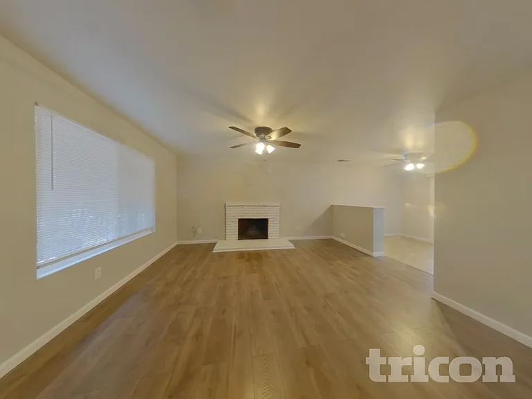 2308 Clinton Ct — Photo 2
