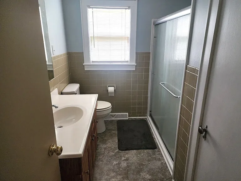 571 Lovers Ln — Photo 7