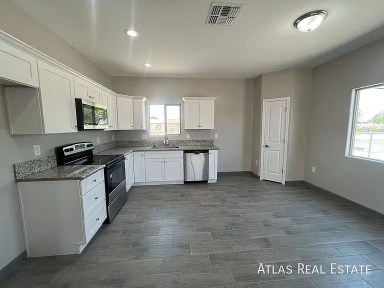 808 E 35th St #1 — Photo 7