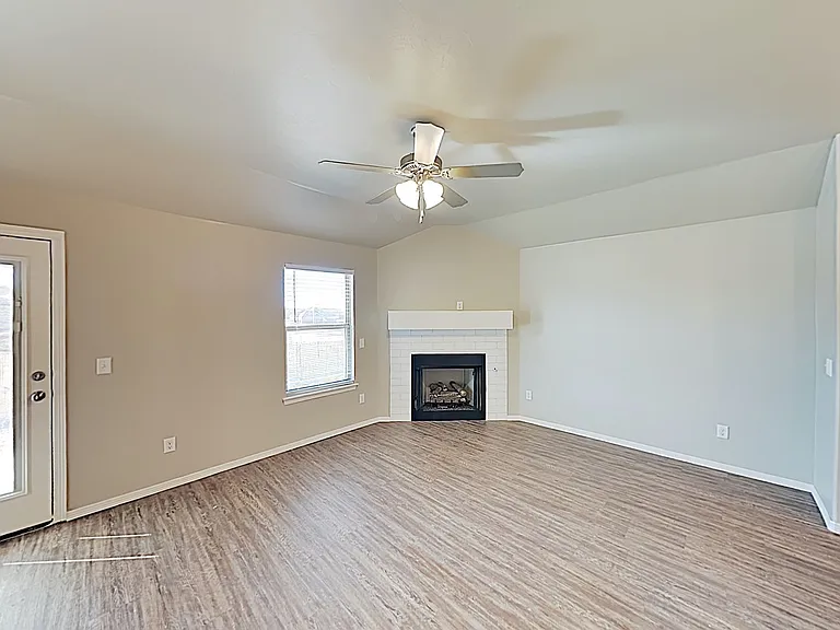 17657 Macarthur Park Dr — Photo 8