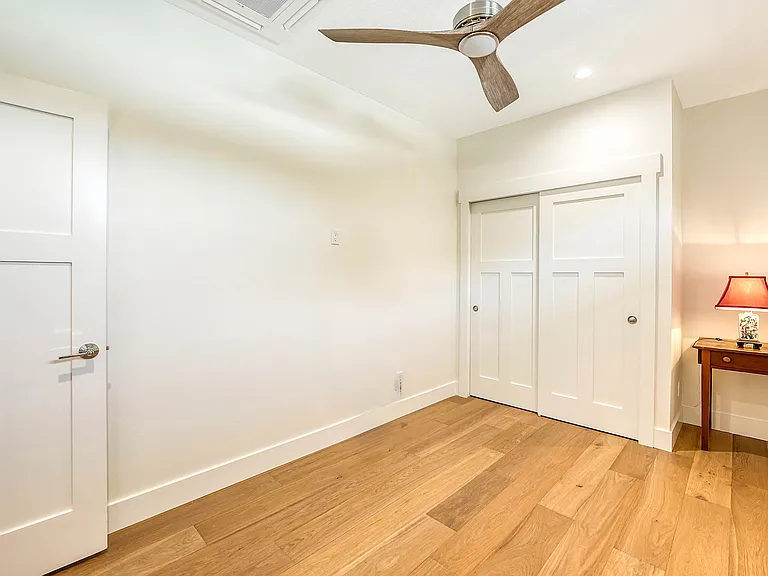2741 Temple St — Photo 24