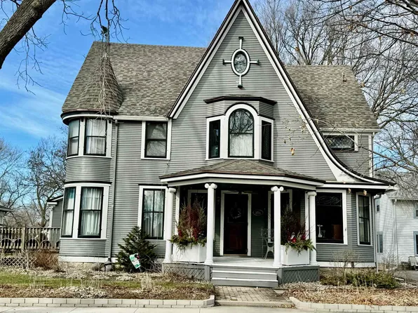 304 3rd Ave N, Clear Lake, IA 50428