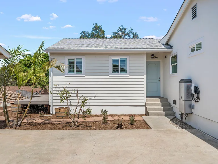 6364 Osler St — Photo 37