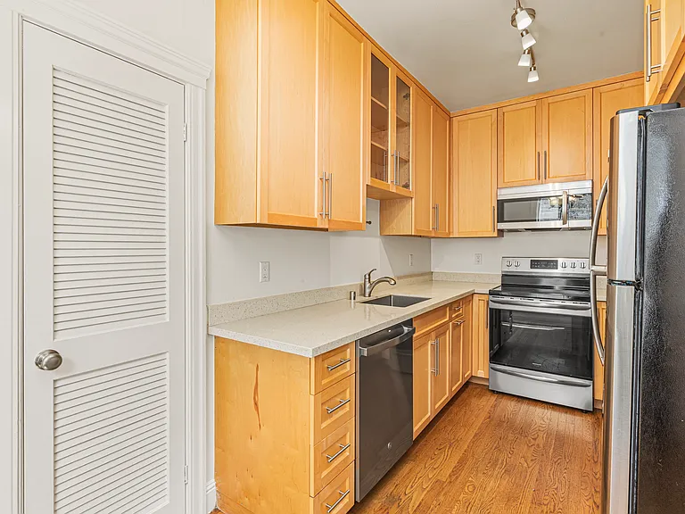 1801 Turk St #15 — Photo 8