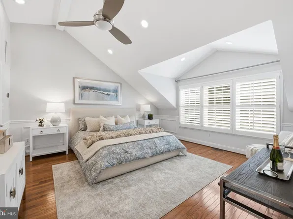 2304 Locust Ridge Ct, Falls Church, VA 22046
