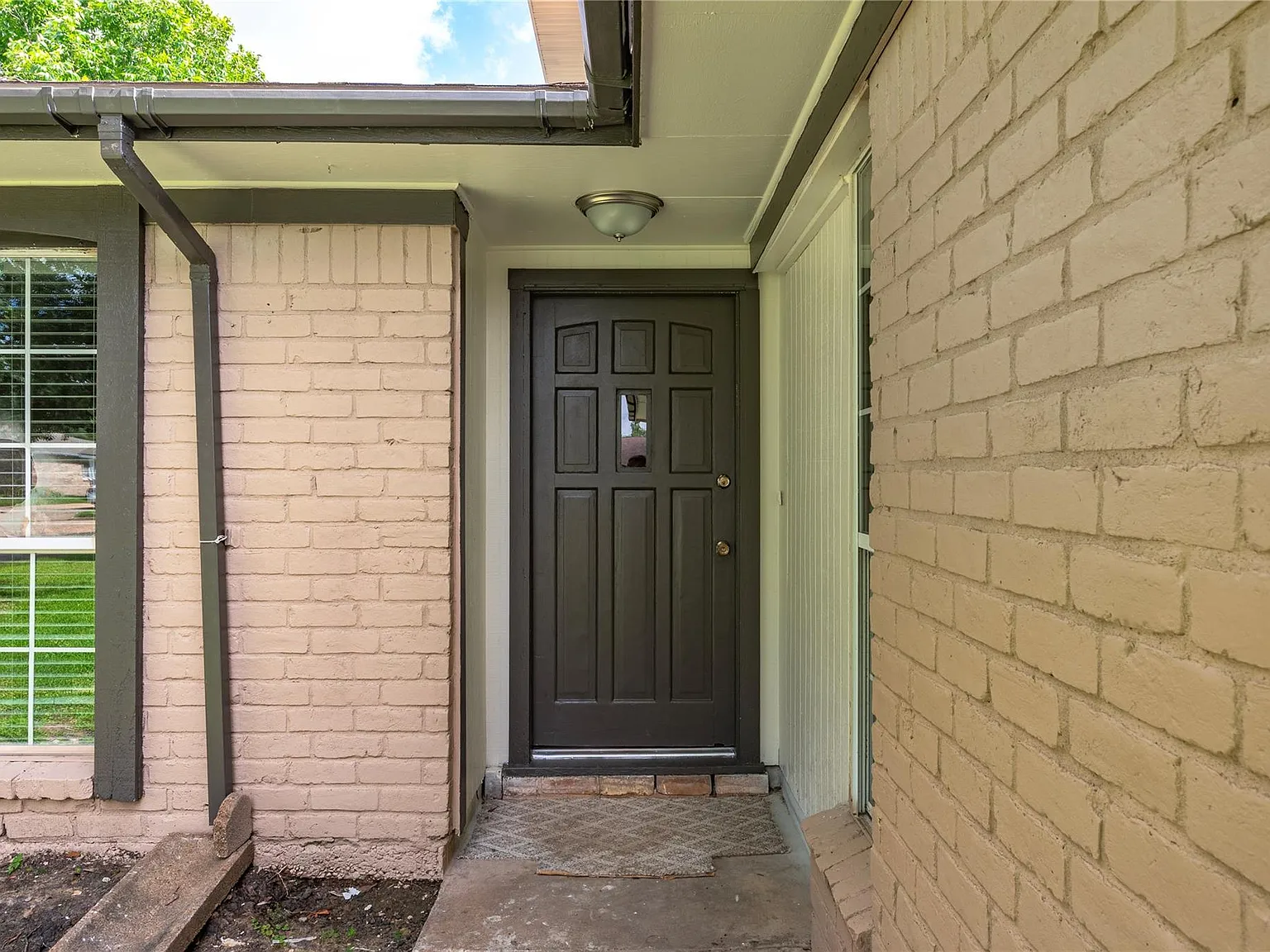 4 bed, 3.0 bath, 2170 sqft, $2,375 — Photo 4