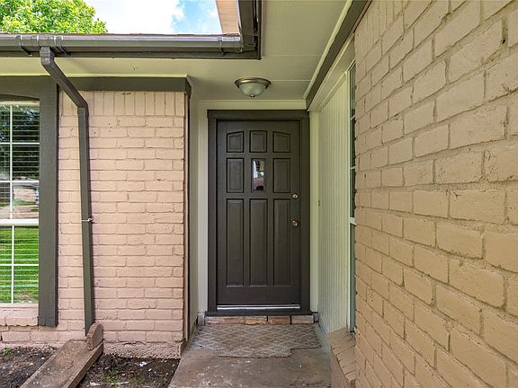 4th image of 2402 21st Ave N