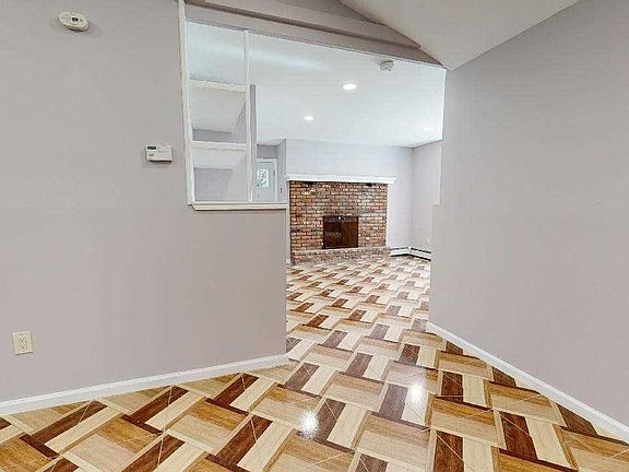 5th image of 847 E Bay Dr