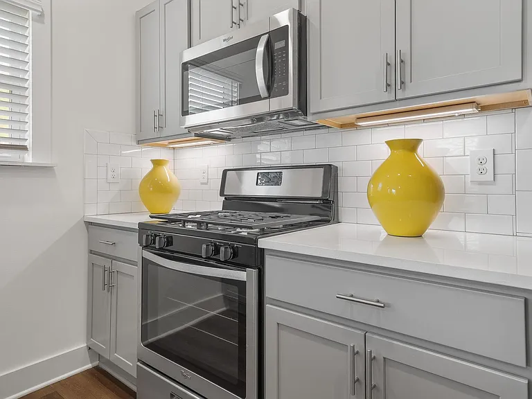 4107 Prentice St — Photo 3