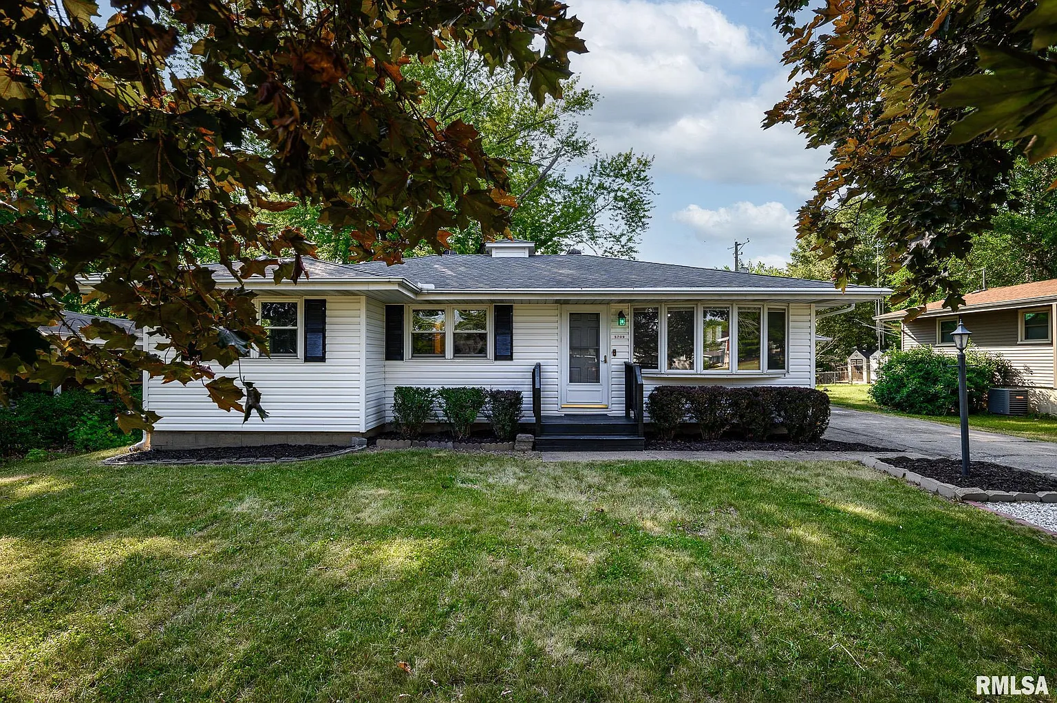 5709 N Hamilton Rd photo 1