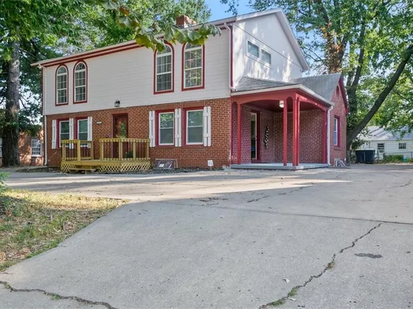 2225 E Gregory Blvd, Kansas City, MO 64132