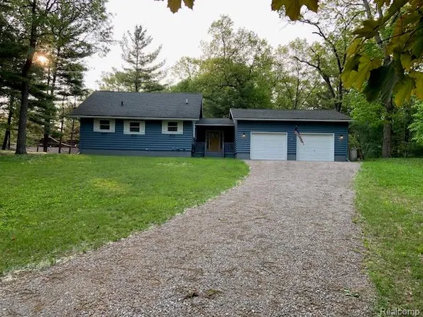 4798 Hillcrest Dr, Caseville, MI 48725